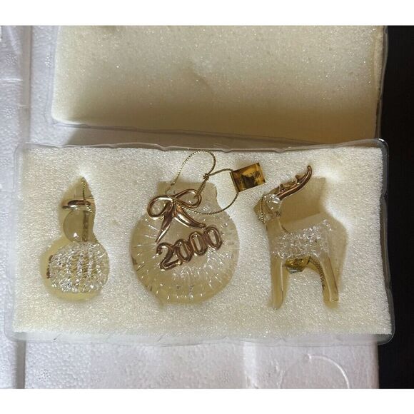 Set Of 3 Crystal Glass “2000” Ornaments - Picture 1 of 2